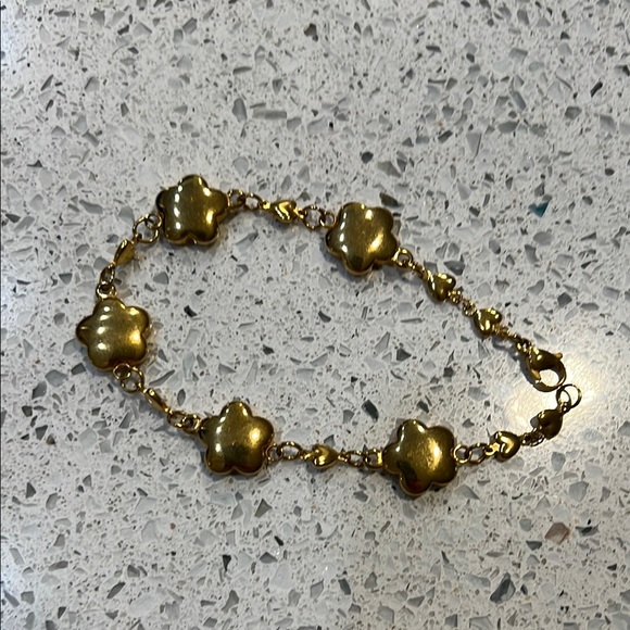 N/A Jewelry - Elegant Goldtone Flower or Star Bracelet 7”